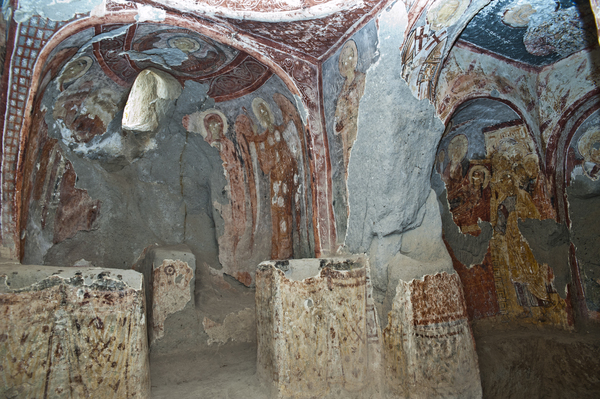 Интерьер одной из скальных церквей в ущелье Ихлара