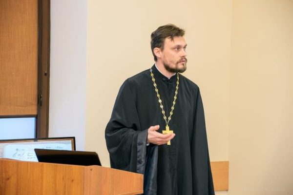 Старший преподаватель священник Алексий Сергеев