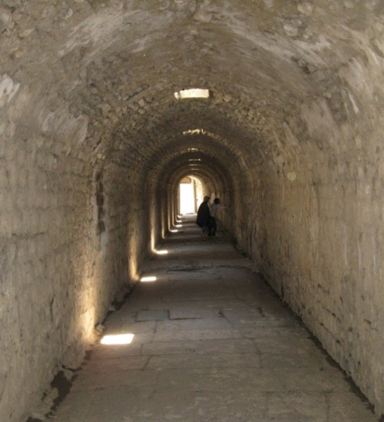 Подземный тоннель к священному источнику
